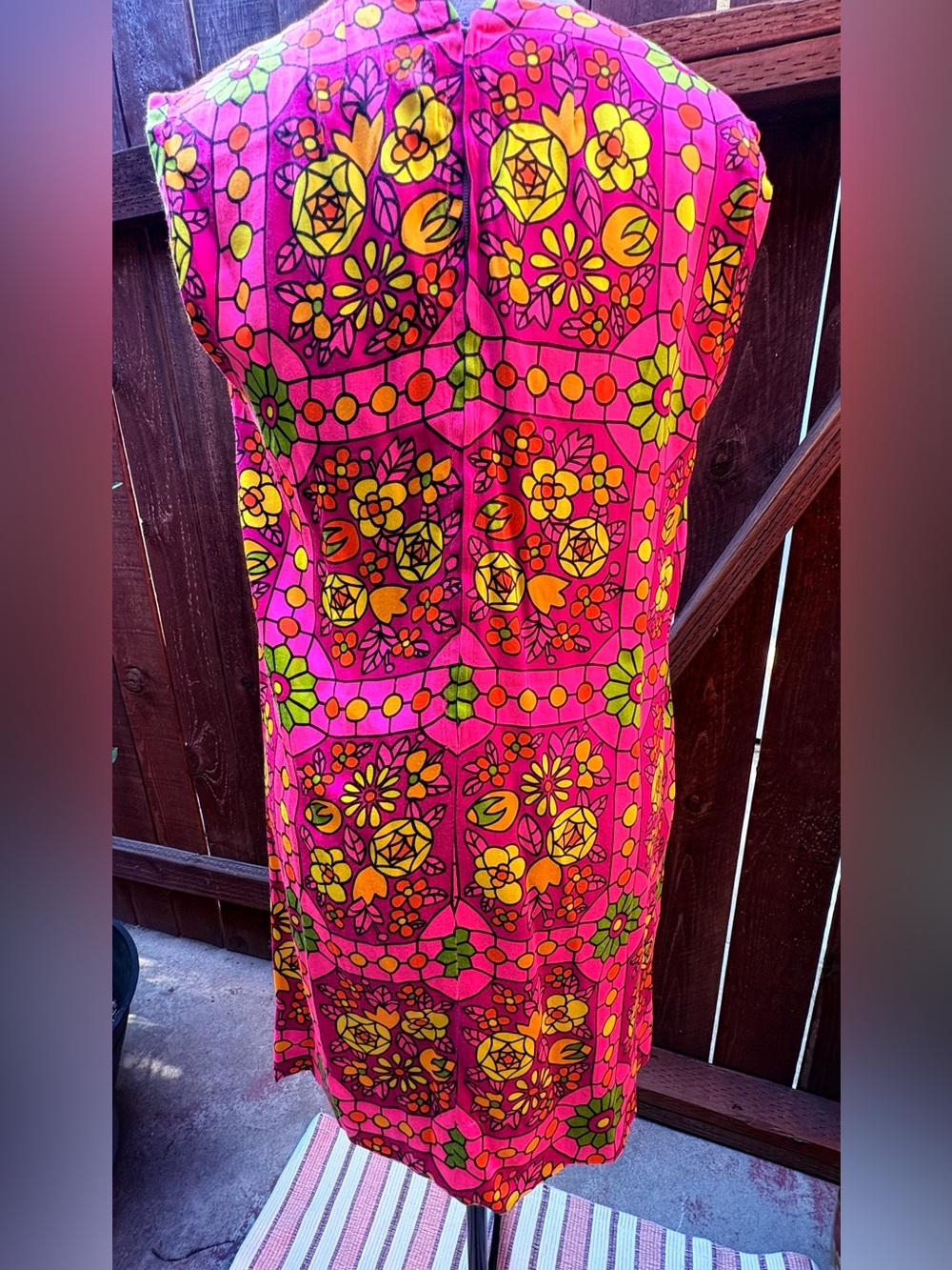 You. Walking Art: Vintage '60s Psychedelic Mod Shift Dress - Picture 2 of 11